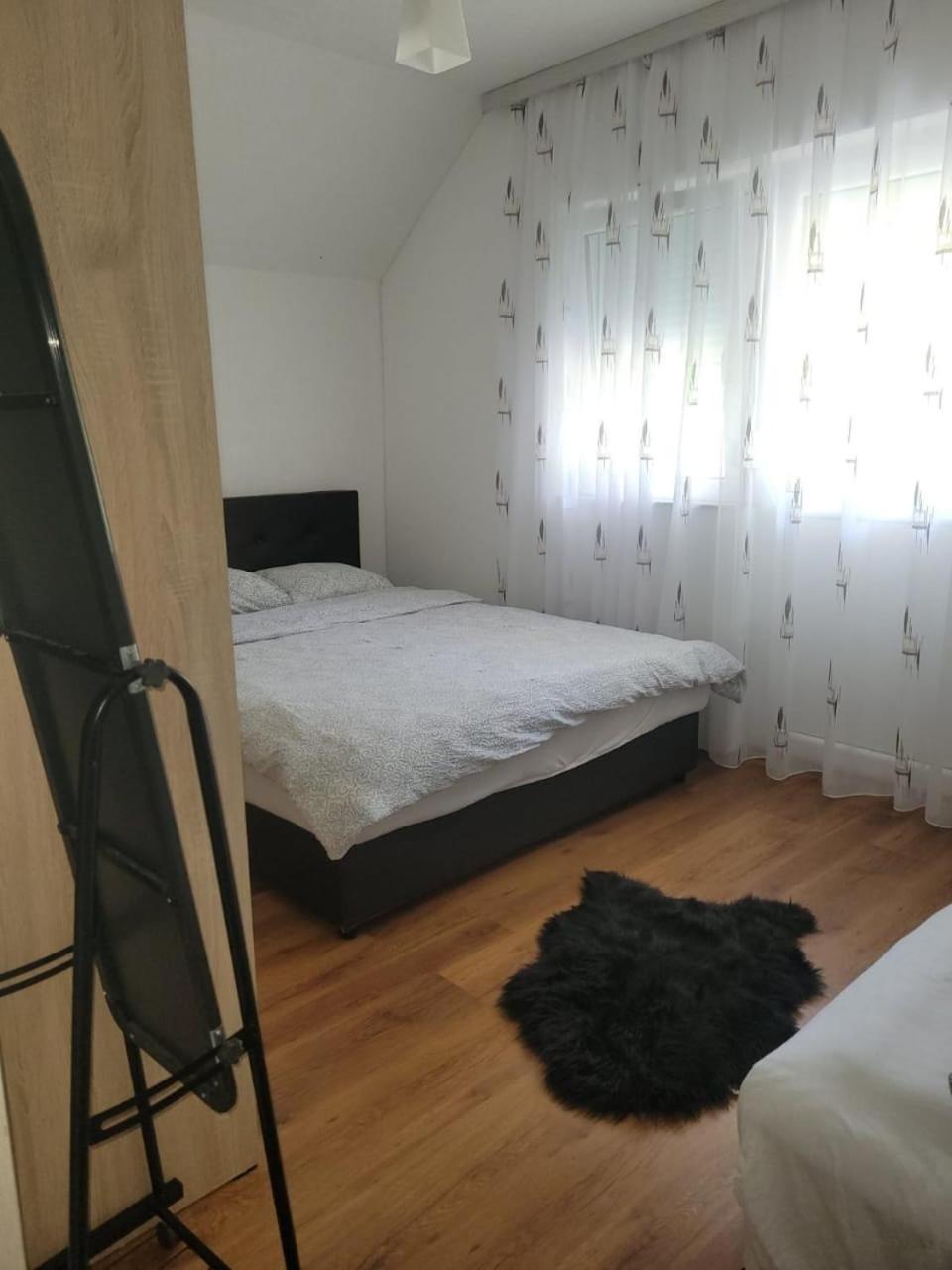 Lola Guest House Vuthaj Eksteriør billede